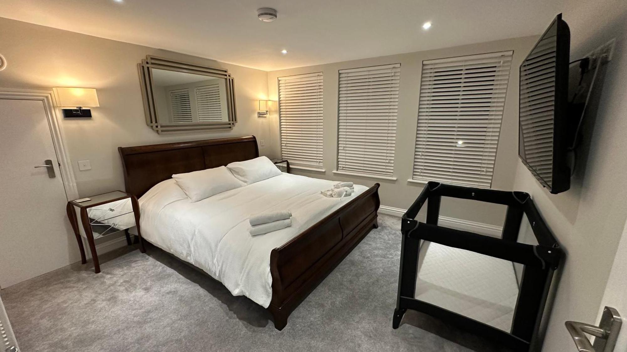 Harper Luxe Serviced Apartments 던스터블 외부 사진
